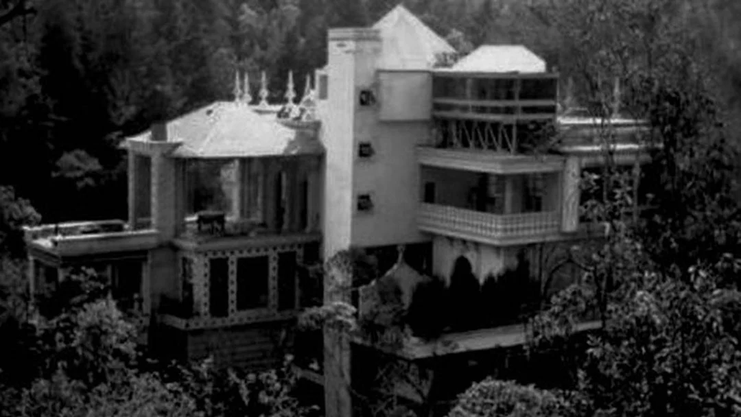 lugares embrujados en México, Isla de las Muñecas, Casa de los Lamentos, Hospital Juárez Ciudad de México, turismo paranormal México, destinos embrujados México, leyendas mexicanas de fantasmas, recorrido de lo paranormal México, experiencias sobrenaturales en México, casas embrujadas en CDMX, lugares espeluznantes México